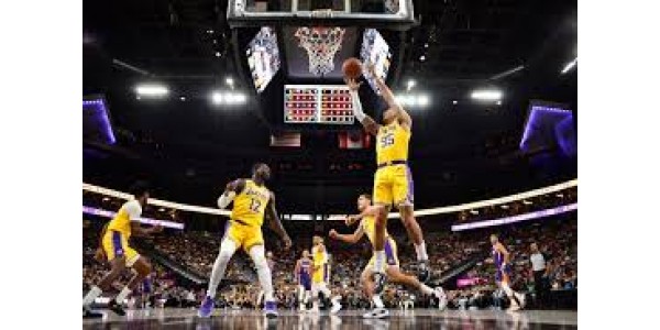 Los Angeles Lakersi nadmašili Golden State Warriorse 124-121